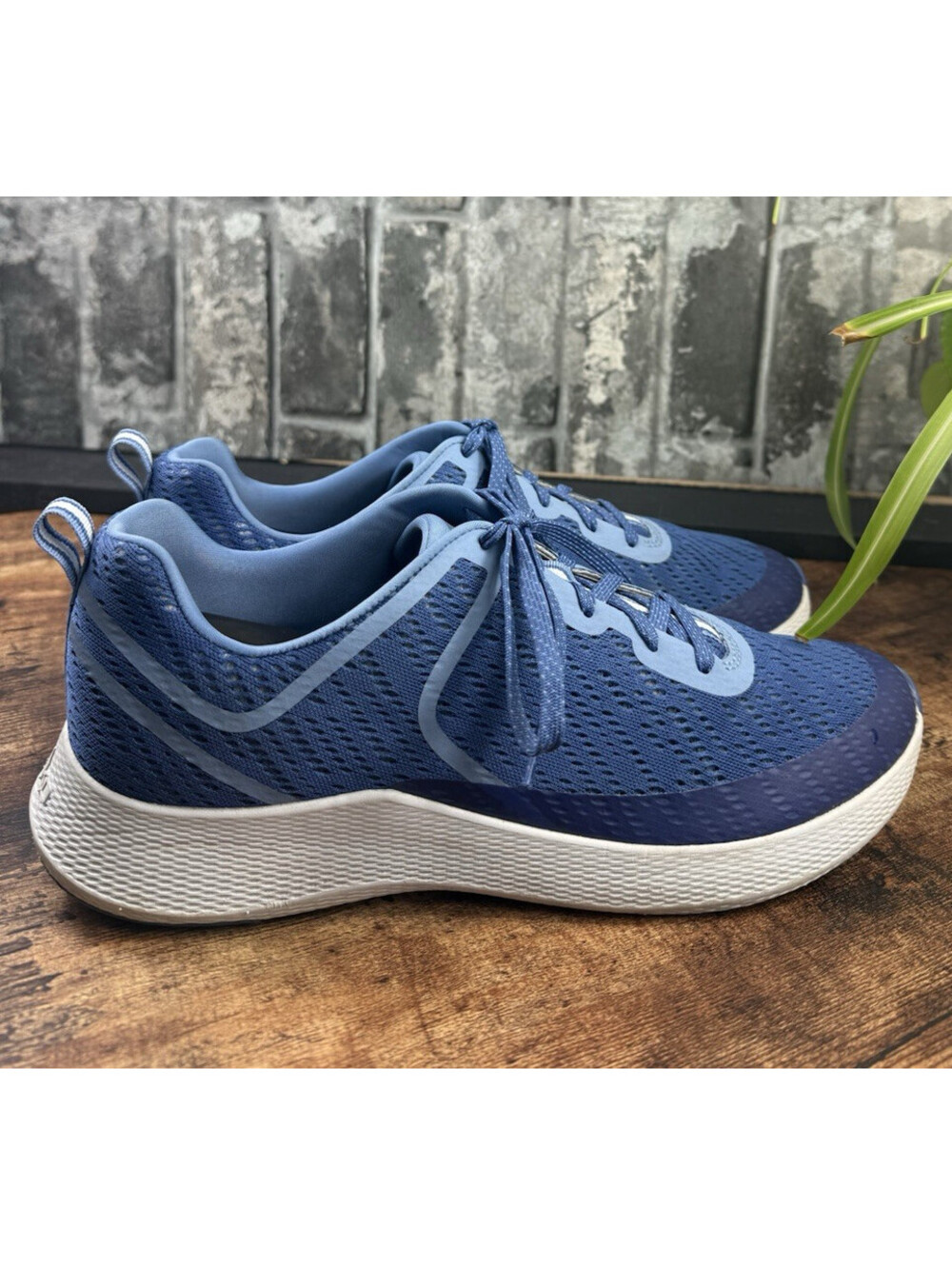 Dansko Propel Blue/White Solid Low Top Lace-Up Men's Sneaker 4410050539